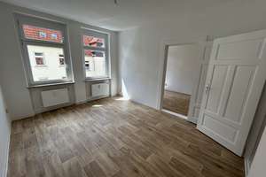 Frisch renovierte 2-Zimmer-Wohnung mit Balkon!