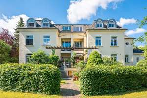 Bezugsfreie Altbauwohnung mit Süd-Loggia und perfektem Grundriss
