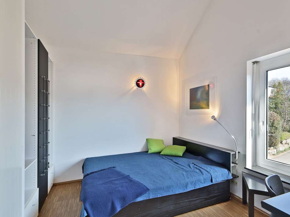 DG: Helles Kinderzimmer mit...