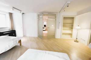Exklusive Wohnung mit  Blick auf Garten aus allen Fenstern und separatem Eingang. 3 Min. zur Alster. – 20149 Harvestehude, Hamburg – Vorschaubild 2