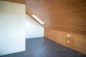 Frisch renovierte Dachwohnung mit offenem Layout im 2. OG – Maienbergstraße 24, 86424 Augsburg (Kreis) – Vorschaubild 13