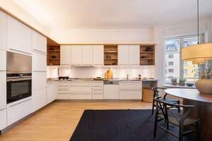 Großzügigkeit im Herzen Schwabings: Stilvoller Altbau mit 6 Zimmern und ruhigem Innenhof-Balkon – Die vollständige Adresse der Immobilie erhältst du vom Anbieter., 80796 Neuschwabing, München – Vorschaubild 19