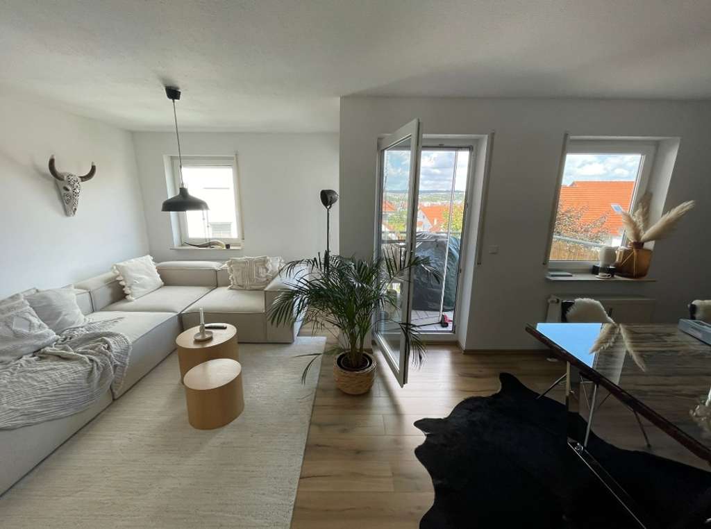 Immobilie in Neuenstadt am Kocher - GLOBAL INVEST SINSHEIM | Fast neuwertige 2,5-ZKBB-Eigentumswohnung in Neuenstadt mit tollem Fernblic - Bild 0