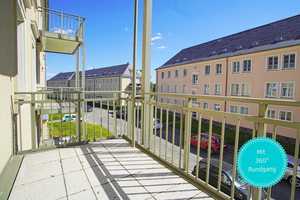 !! Wohnen im Grünen !! Ruhige 3-Raum-Wohnung mit Balkon und Tageslichtbad am "Schnellen Markt" – Erich-Steinfurth-Straße 17, 9131 Chemnitz – Vorschaubild 1