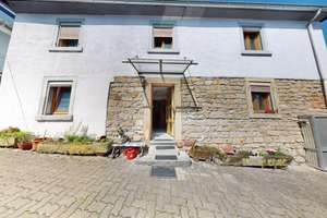 ~~ HAUS IN KLINGENMÜNSTER ( ALS WOHNEIGENTUM, 2 STELLPLÄTZE, ANBAU, OHNE GARTEN ) ~~ – Die vollständige Adresse der Immobilie erhältst du vom Anbieter., 76889 Klingenmünster – Vorschaubild 1