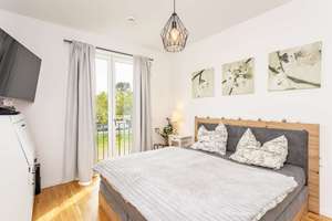 Southwest balcony in Altglienicke – stylish 3-bedroom apartment with comforts and an parking space! – Die vollständige Adresse der Immobilie erhältst du vom Anbieter., 12524 Altglienicke, Berlin – Vorschaubild 2