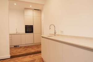 Luxuriös ausgestattete 4-Zimmer-Wohnung mit großem privaten Garten in saniertem Gründerzeitpalais – Die vollständige Adresse der Immobilie erhältst du vom Anbieter., 86159 Antonsviertel, Augsburg – Vorschaubild 6