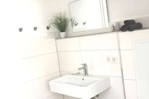Wunderbares DG-Apartment mit charmanter Ausstattung in ruhiger Lage – Josef-Barth-Str. 8, 93057 Reinhausen, Regensburg – Vorschaubild 15