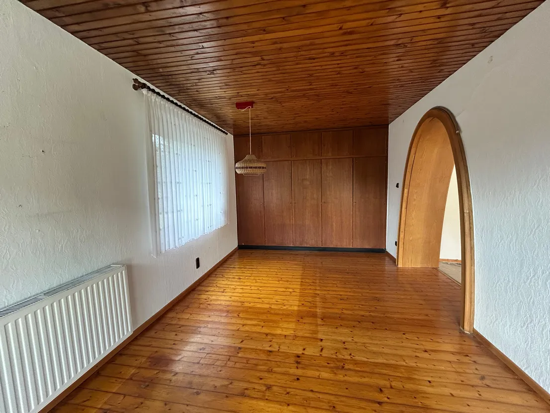Gemütliches Reihenendhaus mit XL-Dachterrasse, Terrasse, Garten und zwei Garagen – Esszimmer