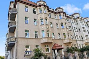 Denkmalschutz: Helle und kompakte, vermietete 2-Zimmer-Wohnung im nachgefragten Leipziger Osten