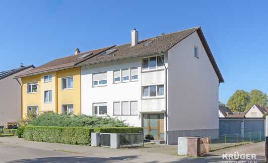 KA-Durlach | Gepflegtes MFH mit drei Wohneinheiten, Doppelgarage und großem Gartengrundstück