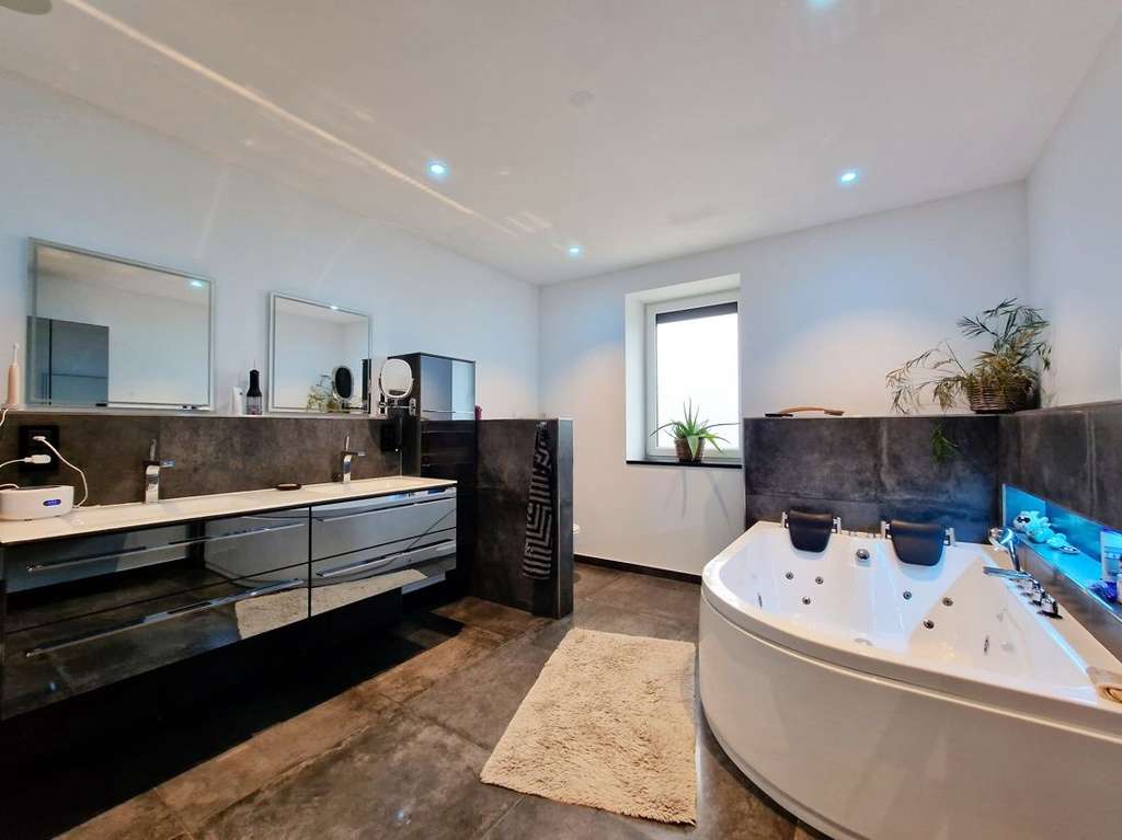 Immobilie in Tellingstedt - Kernsaniertes Einfamilienhaus mit großem Grundstück & Naturblick - Bild 2