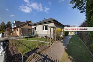 IMMOBERLIN.DE - Sympathisches Haus mit Sonnengarten & Garage in sehr familienfreundlicher Lage – Die vollständige Adresse der Immobilie erhältst du vom Anbieter., 12355 Rudow, Berlin – Vorschaubild 2
