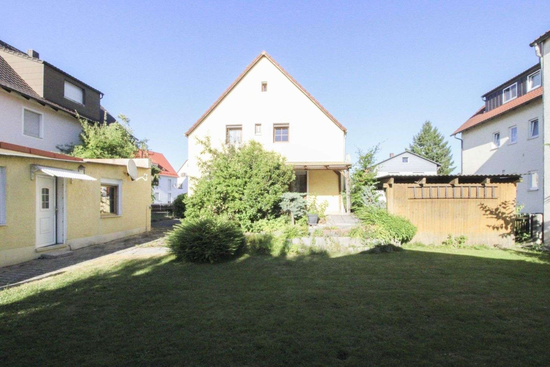 Einfamilienhaus mit idyllischem Garten – ideales Renovierungsprojekt Auch als Investobjekt geeignet!, Schwandorf Kreis – Bild 3