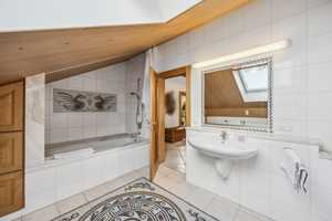 Luxuriöse Villa im Alpenstil mit großem, repräsentativem Anwesen in Top-Lage – Rosenheim (Kreis) – Vorschaubild 10