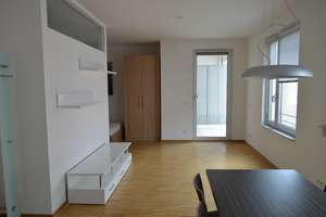 Große, teilmöblierte 1-Zimmer-Wohnung mit Loggia und Carport in der Nürnberger Südstadt – Benno-Mayer-Straße 6, 90763 Nördliche Südstadt, Fürth – Vorschaubild 2