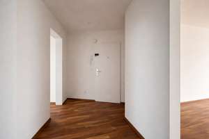 2,5 Zimmer-Wohnung mit neuer hochwertiger EBK zum Erstbezug nach vollständiger Renovierung – Die vollständige Adresse der Immobilie erhältst du vom Anbieter., 47269 Großenbaum, Duisburg – Vorschaubild 2