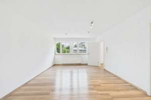 IMMO KUBE! Lichtdurchflutete 2 Zimmerwohnung in Fürth mit Lichtkuppeln, Keller und Tiefgarage – Die vollständige Adresse der Immobilie erhältst du vom Anbieter., 90762 Altstadt, Innenstadt, Fürth – Vorschaubild 3