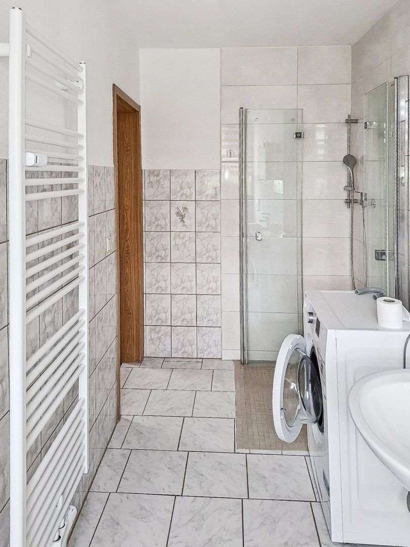 Immobilie in Braunsbedra - Vielseitiges Mehrfamilienhaus mit großem Entwicklungspotenzial nahe dem Hasse-See in Braunsbedra - Bild 2