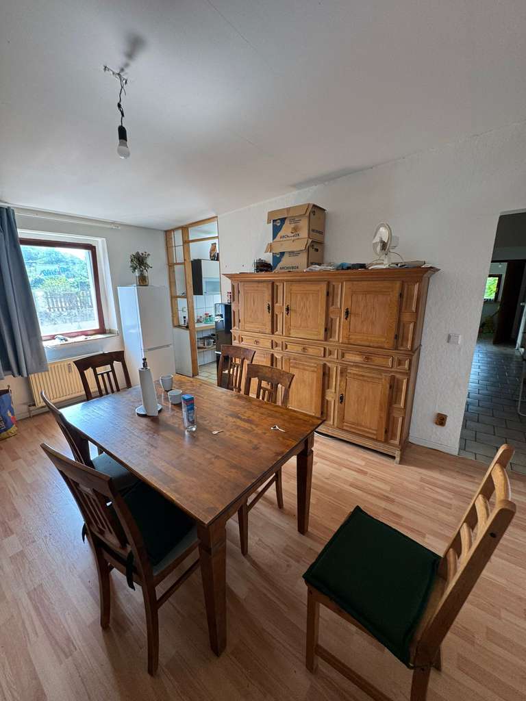 5-Zimmer Wohnung mit 2 Garagen in Duisburg-Mittelmeiderich