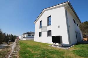 Ideale Kapitalanlage oder attraktives Eigenheim in naturnaher Lage -modernes KfW-40 Einfamilienhaus – Die vollständige Adresse der Immobilie erhältst du vom Anbieter., 92277 Hohenburg – Vorschaubild 4