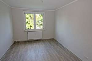 3-Raum-Wohnung mit Badewanne und großem Balkon – Seehäuser Weg 90, 39387 Oschersleben (Bode) – Vorschaubild 4