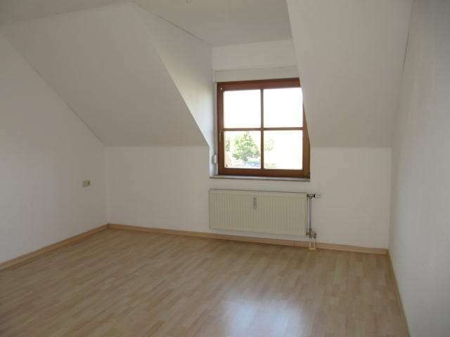 Immobilie in Leuna - 6,1 % Brutto-Rendite I Balkon I Einbauküche I Tageslichtbad I PKW-Stellplatz I 48 m² Dachspeicher - Bild 3