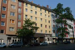 Sanierte 4 Zimmerwohnung mit Balkon zum Hof