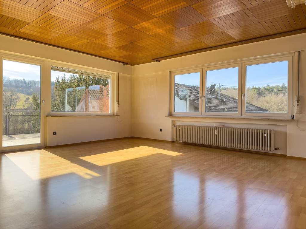 Immobilie in Aichtal - Großzügige Wohnung mit Terrasse, Balkon & zwei Hobbyräumen - Bild 1