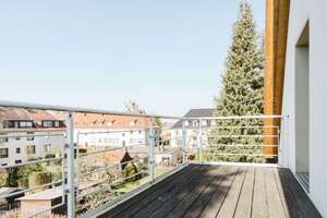 Schöne, geräumige vier Zimmer Wohnung in Hannover, Burg, 10 qm  Balkon, top Ausstattung
