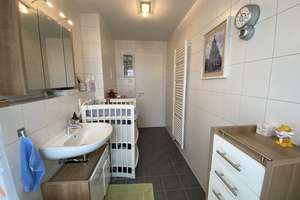 Lichtdurchflutete und großzügige 2,5 Zimmer Dachwohnung mit Wintergarten und zwei Schlafzimmern – Die vollständige Adresse der Immobilie erhältst du vom Anbieter., 81373 Mittersendling, München – Vorschaubild 8