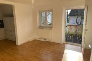 Geschmackvolle 3-Zimmer-DG-Wohnung mit Balkon und Einbauküche in Riemerling – Die vollständige Adresse der Immobilie erhältst du vom Anbieter., 81825 Berg am Laim Ost, München – Vorschaubild 10