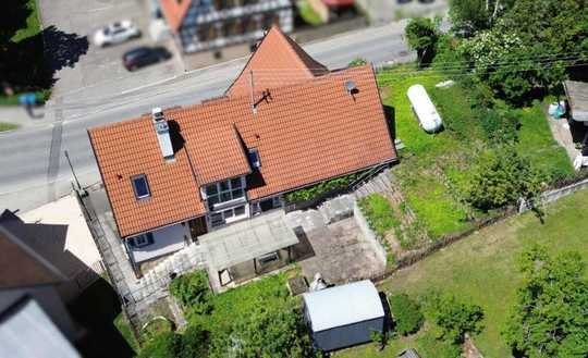 Komplett saniertes Wohnhaus mit angebauter Scheune u. schönem Garten direkt im Ortskern