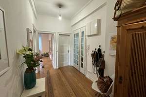 Charmante 4-Zimmer-Altbau-Wohnung mit Balkon und Erkerzimmer in der Azenbergstraße