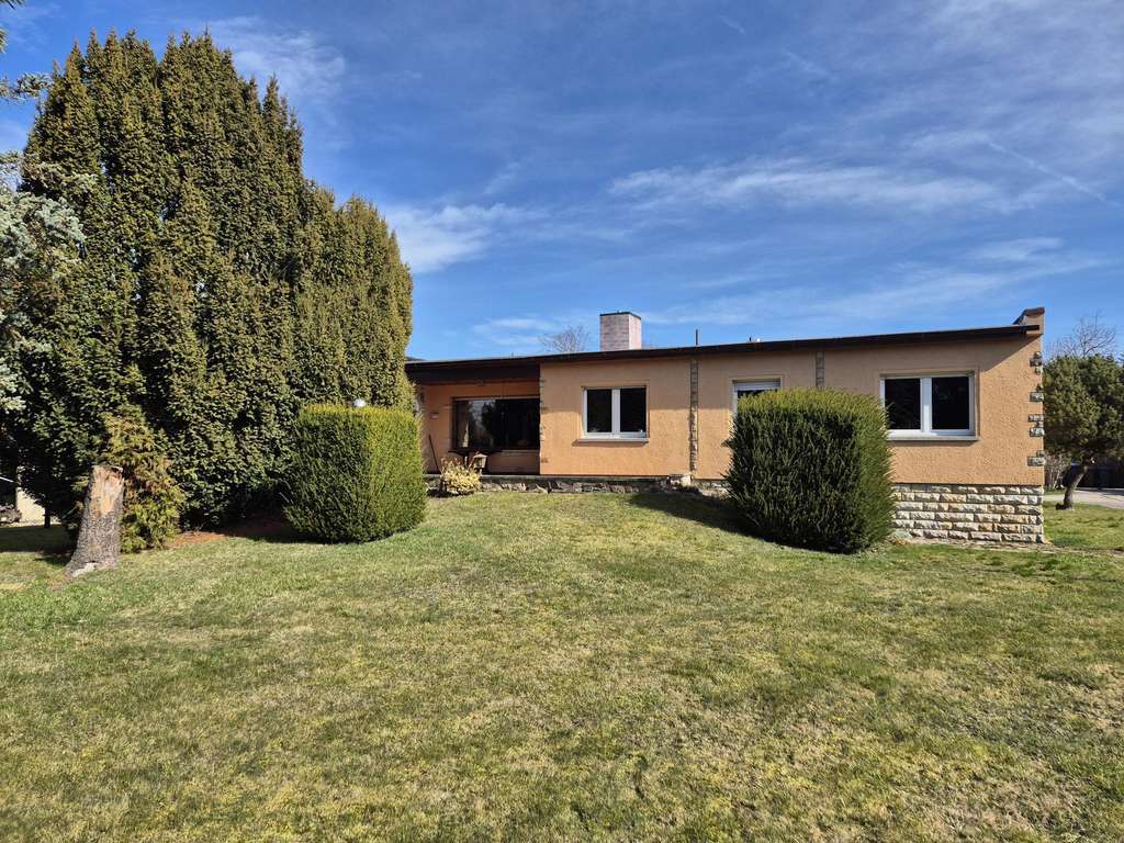 Immobilie in Sandersdorf-Brehna - Viel Platz und Ruhe - Bungalow auf großem Grundstück - Bild 1