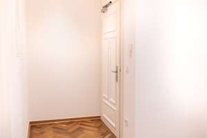 Attraktive 2-Zimmer-Wohnung mit Balkon im generalsanierten denkmalgeschützten Altbau – Artilleriestraße 11, 80636 Dom Pedro, München – Vorschaubild 4
