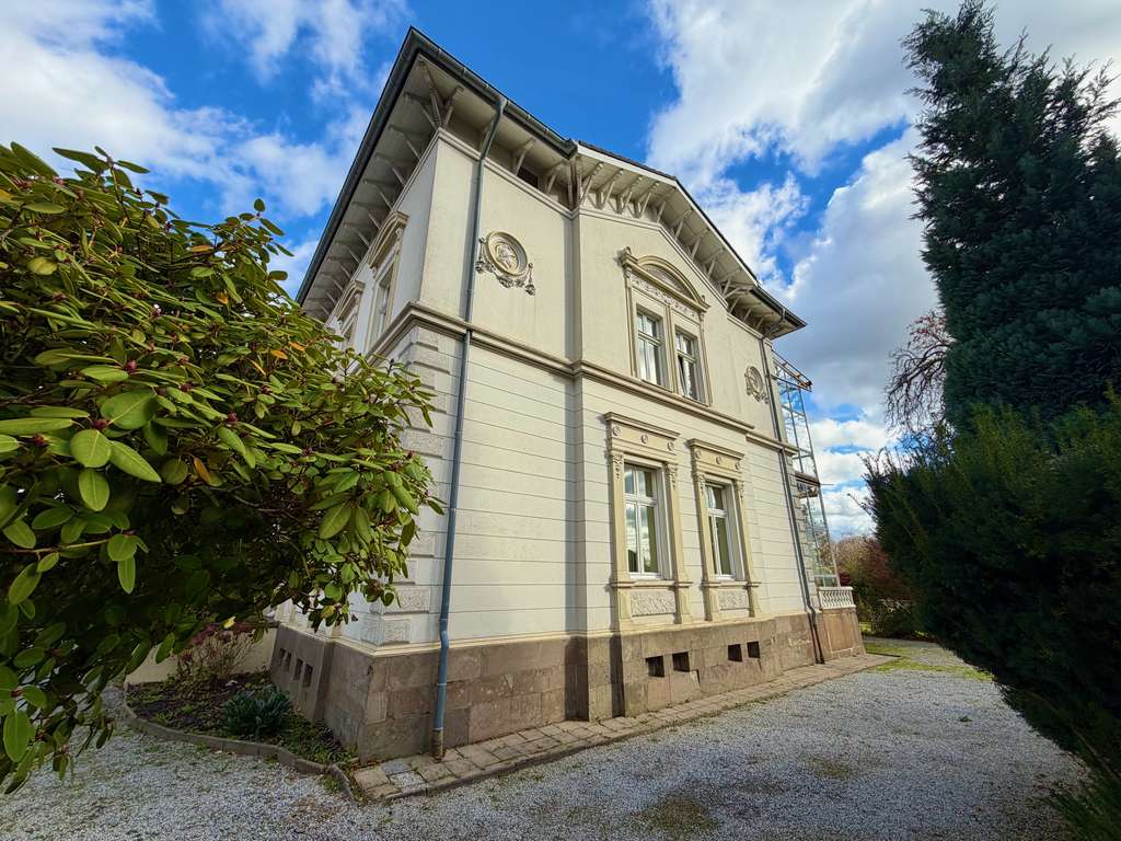 Immobilie in Wermelskirchen - WUNDERSCHÖNE DENMALSCHUTZVILLA MIT  567 m² Wohn/ Nfl. im Herzen von Wermelskirchen - Bild 3