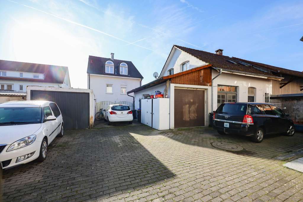 Immobilie in Schopfheim - Attraktives, voll vermietetes 3-Familienhaus mit Garage & Stellplätzen - Bild 4