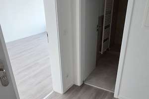 Frisch modernisiertes Apartment mit Balkon und Fernblick, separate Küche, neues Duschbad, Aufzug – Friedensstraße 114, 51145 Urbach, Köln – Vorschaubild 11