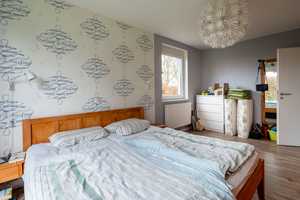 Ebenerdiges Wohnen im Grünen: Dieser Bungalow bietet Platz und viele Gestaltungsmöglichkeiten. – Nordfriesland (Kreis) – Vorschaubild 33
