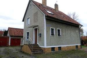 Einfamilienhaus mit großem Garten in Peine-Schmedenstedt – Die vollständige Adresse der Immobilie erhältst du vom Anbieter., 31226 Peine – Vorschaubild 1