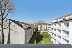 Gepflegtes Apartment mit Balkon zum ruhigen Innenhof mit  Blick über Münchens Dächer - Milbertshofen – Die vollständige Adresse der Immobilie erhältst du vom Anbieter., 80807 Milbertshofen, München – Vorschaubild 1