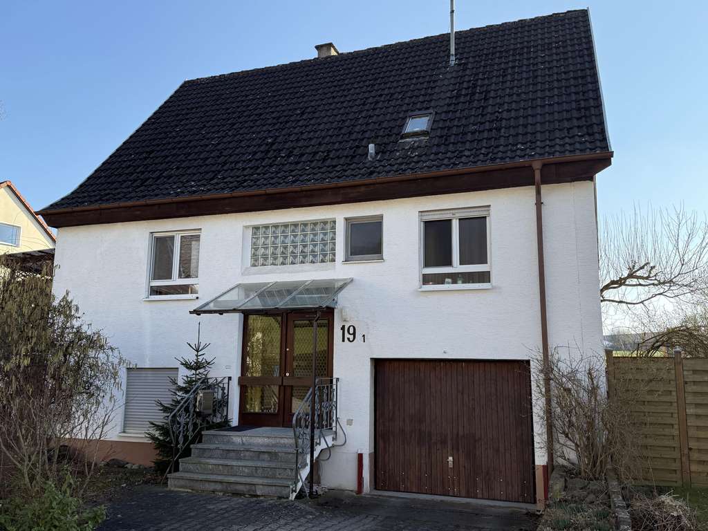 Immobilie in Ertingen - Haus am Ortsrand von Ertingen mit Blick auf Wiesen und Felder - Bild 1