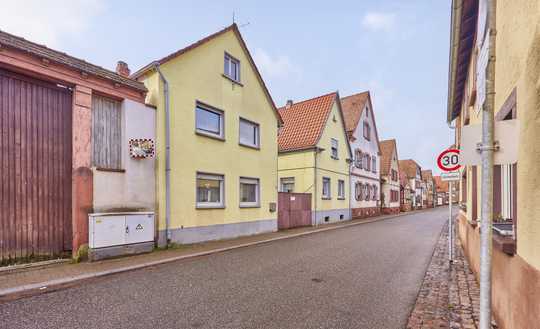 ++ Großzügiges Anwesen mit 2 Wohnhäusern, Halle, Hof und großem Gartengrundstück ! ++