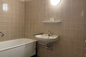 Gut geschnittene 2,5 Zimmer Wohnung in oberster Etage mit Fahrstuhl und Balkon – Neidenburger Straße 4, 45897 Buer, Gelsenkirchen – Vorschaubild 10