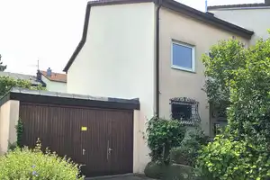 Reiheneckhaus mit sonnigem Garten und großer Doppelgarage! – Ludwigsburg (Kreis) – Vorschaubild 1