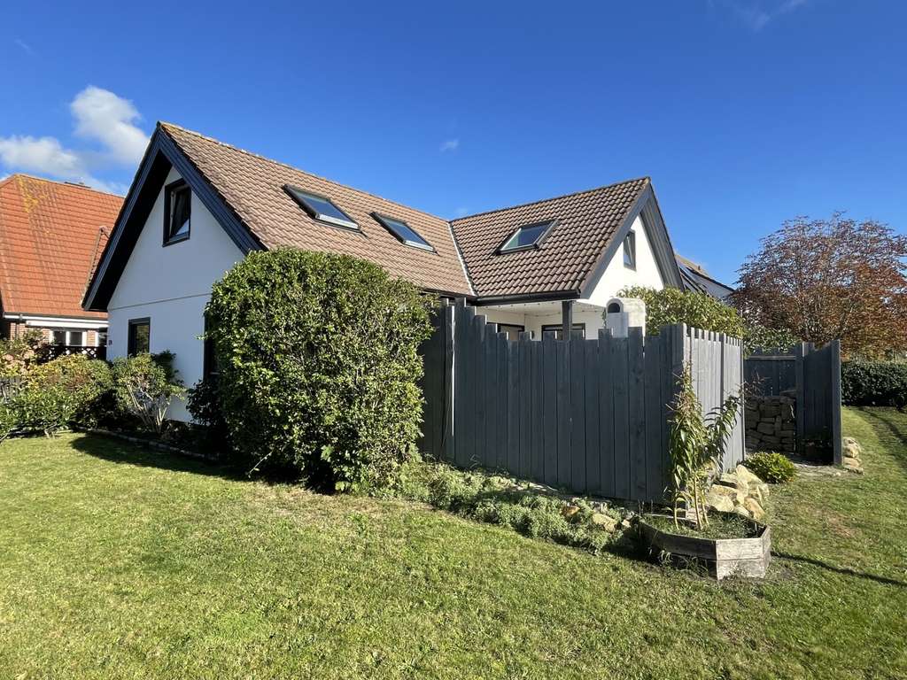 Immobilie in Langeoog - Wohnhaus (170qm) mit einer Eigentümerwohnung und einer Ferienwohnung auf der Nordseeinsel Langeoog - Bild 0