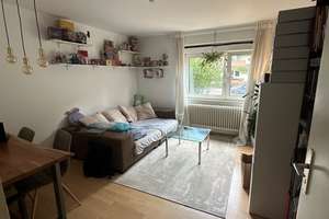 Stühlinger-Wohnung: Kompaktes 2-Zimmer-Domizil mit Balkon von Privat.