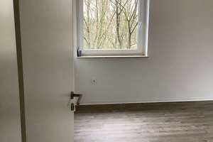 Schöne 3-Zimmerwohnung mit Vinylboden und Wannenbad im Dachgeschoss – Ungelsheimer Str. 4C, 47259 Hüttenheim, Duisburg – Vorschaubild 11