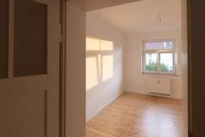 Charmante 2-Raumwohnung mit Loggia & großzügiger Wohnküche – Erstbezug nach Sanierung – 1139 Kaditz, Dresden – Vorschaubild 6